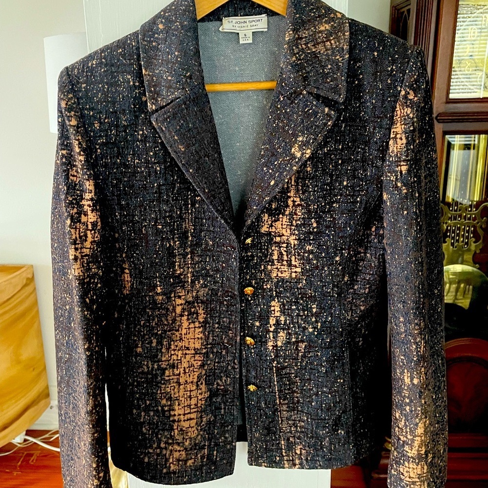 St. John by Marie Gray abstract, contemporary blazer. Embellished w/gold buttons